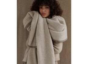 Cashmere wrap "Cocoon Lounge Wrap" in 2 colors