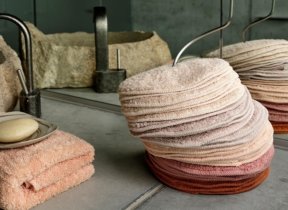 Design guest towel rack with 30 terry towels "Legend" Ø 23 cm