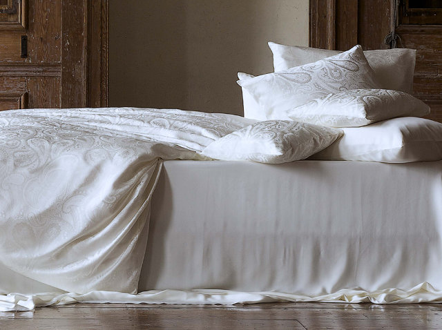 Christian Fischbacher "Luxury Nights" jacquard bed linen "Soie Jacquard" in champagne & silver