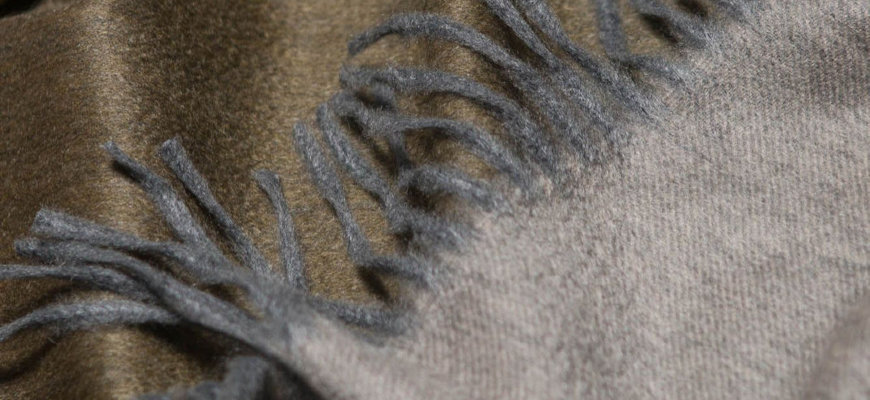 Detail des meisterhaften Kaschmirplaids "Nuance Ombre Islander"