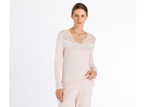 Damenpyjama lang mit Spitze "Hanro Moments -&#8203; Crystal Pink"