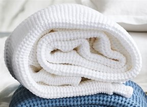 Pikeedecke "Designers Guild Alba Alabaster" 224 x 224 cm