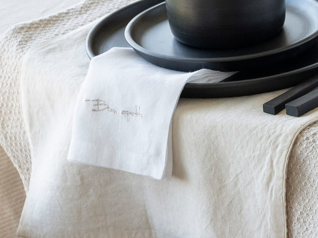 Linen napkin "Lina" with embroidery "Bon Apetit" by Celso de Lemos