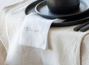 Embroidered linen napkin "Lina"