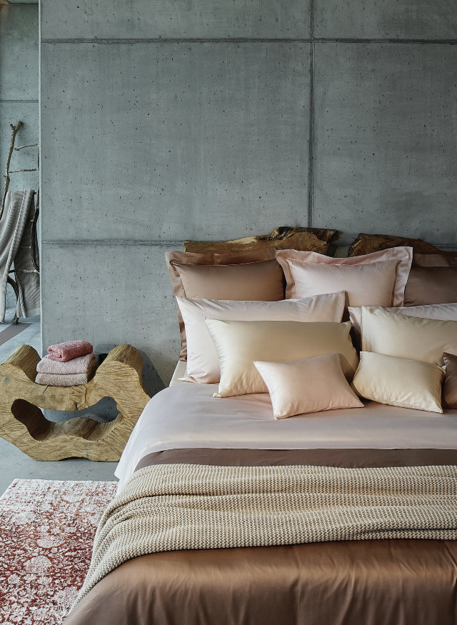 Celso de Lemos Secret" satin bed linen in 660 Powder, 101 Naturel and 750 Amande