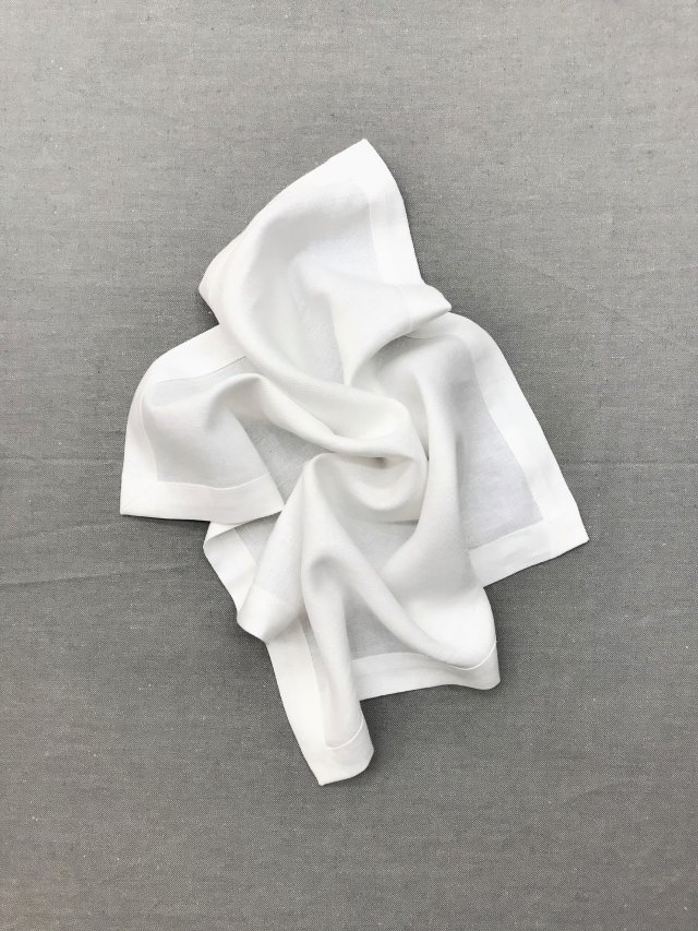 Linen napkin with envelope hem