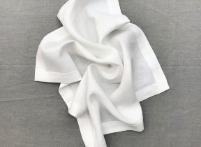 Linen napkin with envelope hem