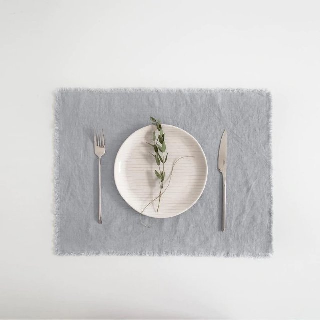Leinen Tischset mit kurzen Fransen "Linen Tales Light Grey", 35 x 45 cm