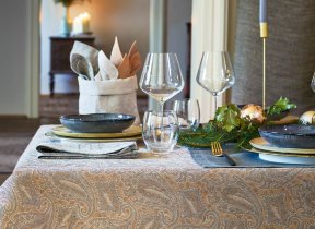 Linen table linen series "Ilex offers"