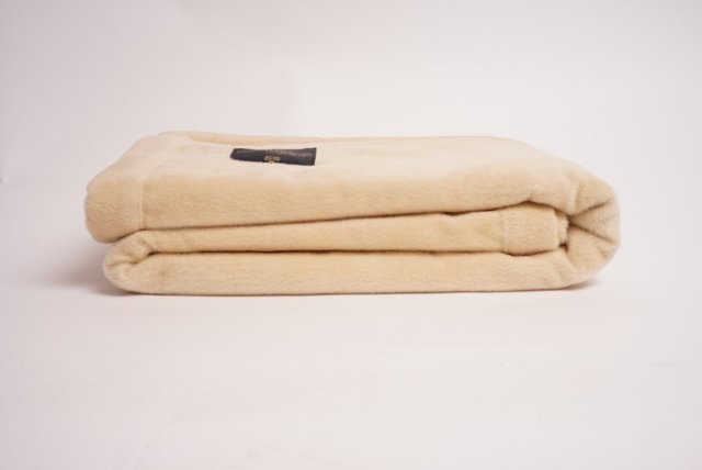 Seidenplaid "Takiyoshi Silk Beige" 140 x 200 cm
