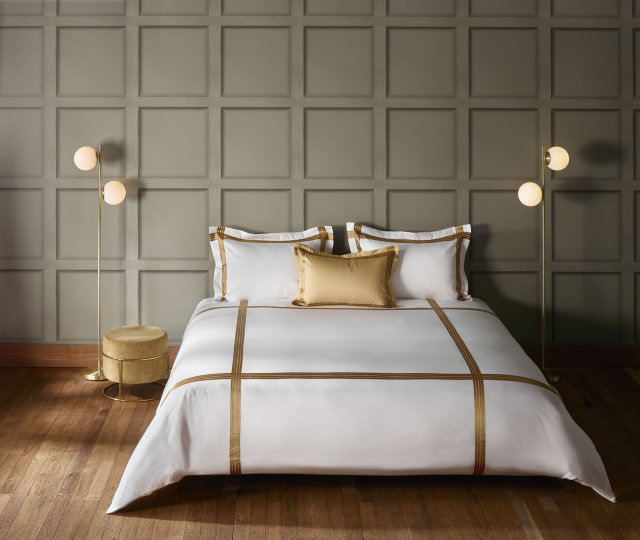 Sorbe Off-White Caramel" satin bed linen 